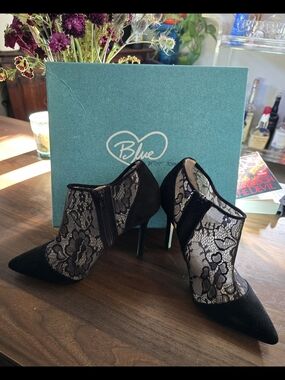 Blue by Betsey Johnson Lola Black  Lace Pointed-Toe Stiletto Ankle Booties 8